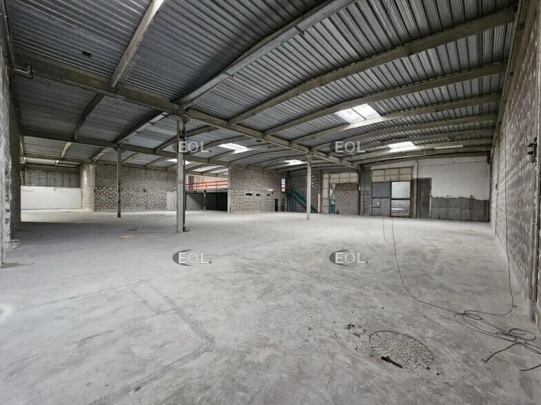 Flex in Ivry-sur-Seine for lease - Interior Photo - Image 1 of 7