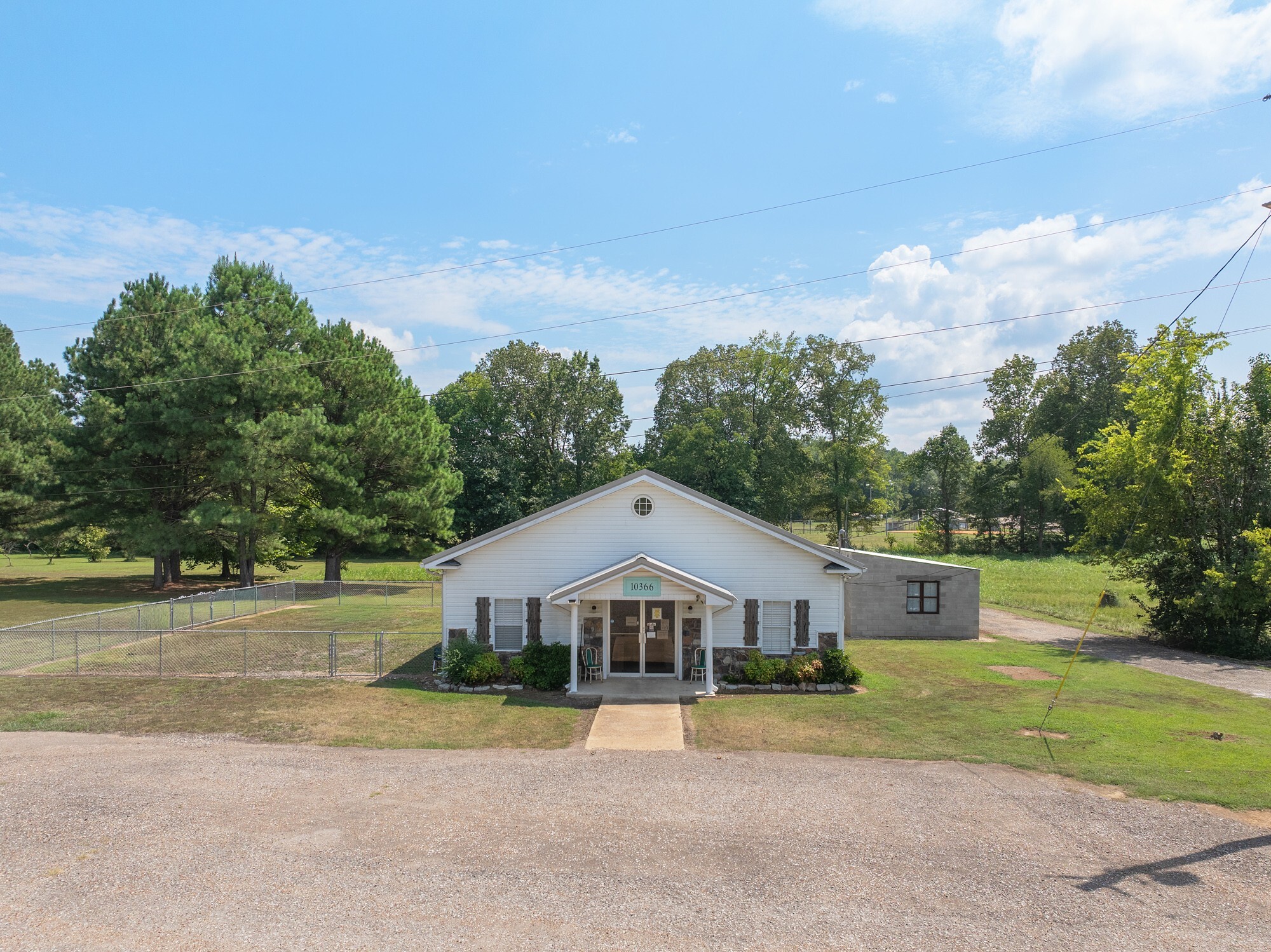 10366 Highway 100, Scotts Hill, TN for sale Primary Photo- Image 1 of 42