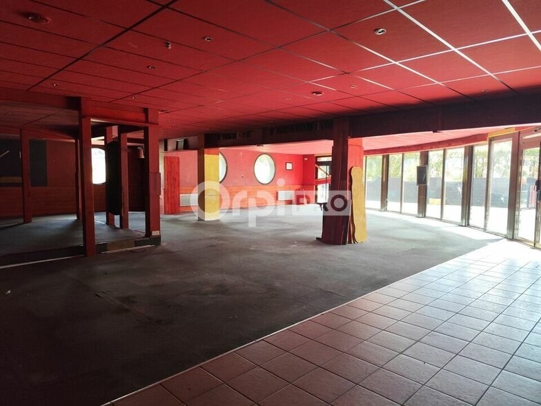 Retail in Limoges for sale - Building Photo - Image 2 of 8