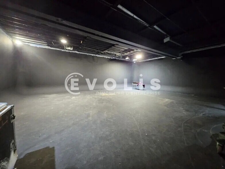 Flex in Ivry-sur-Seine for sale - Building Photo - Image 2 of 25