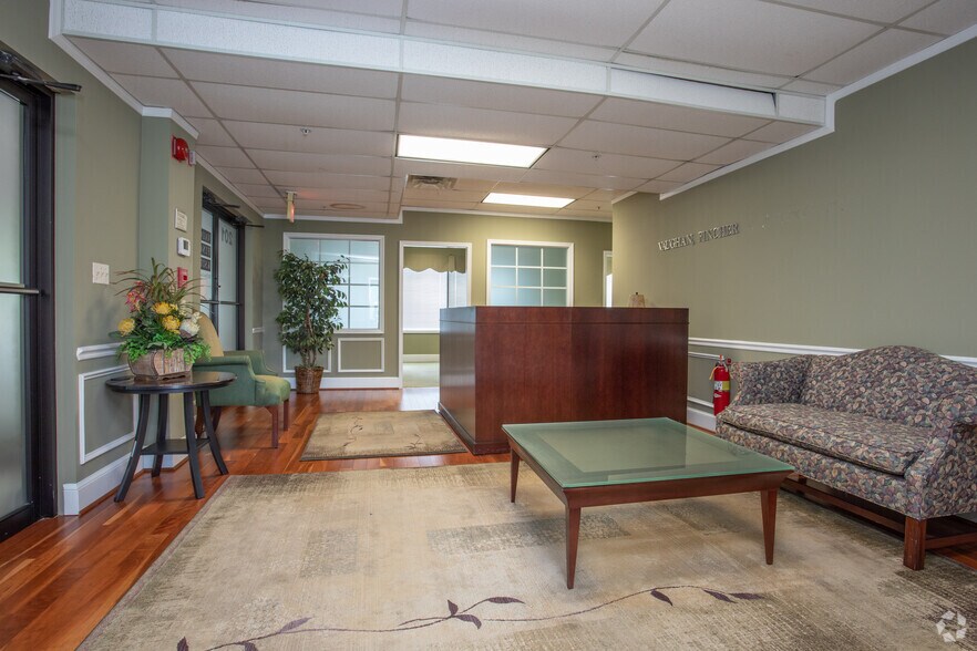 602 S King St, Leesburg, VA 20175 Waverly Park