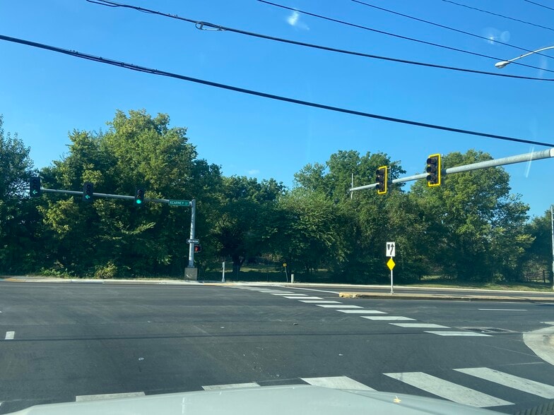 3300 W Kearney St, Springfield, MO for sale - Building Photo - Image 2 of 13