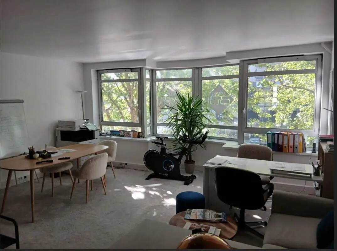 Office in Boulogne-Billancourt for lease Building Photo- Image 1 of 6