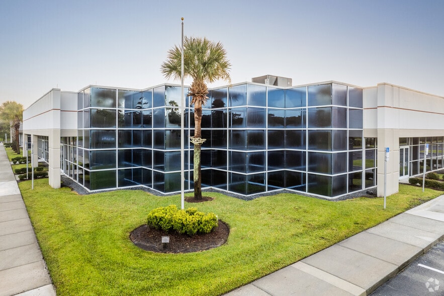 2721 Discovery Dr, Orlando, FL for lease - Primary Photo - Image 1 of 13