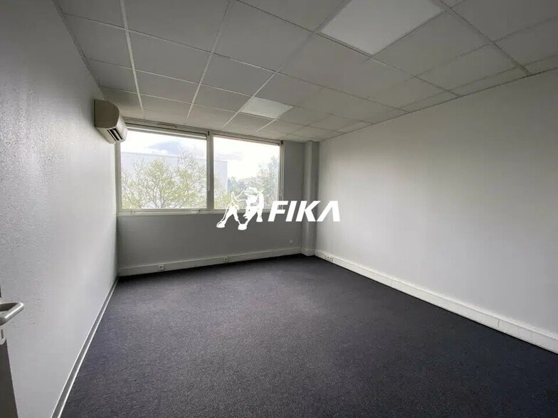 Office in Toulouse for lease - Building Photo - Image 2 of 6