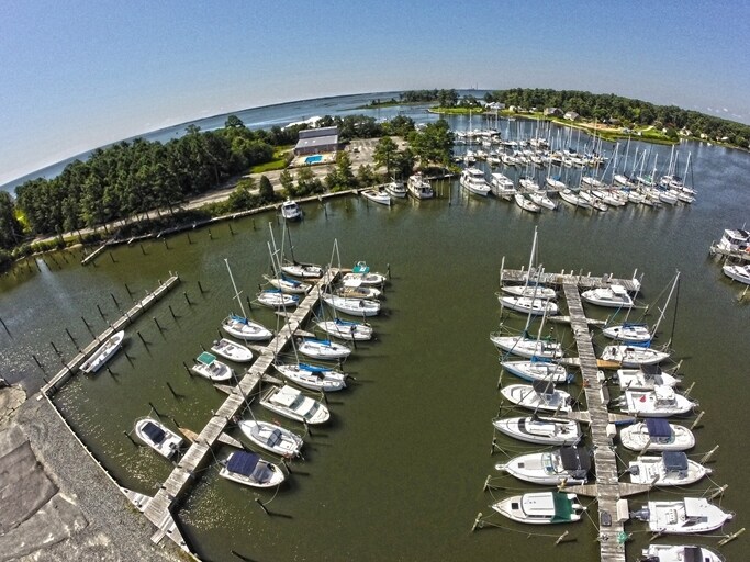 9737 Cooks Landing Ln, Hayes, VA 23072