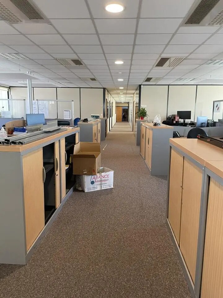 Office in Poissy for lease Interior Photo- Image 1 of 13