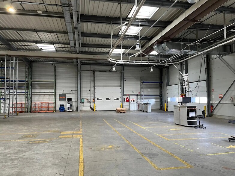 Industrial in Wittenheim for lease - Building Photo - Image 2 of 6