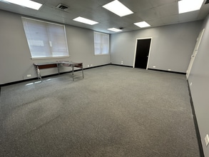 105 S Roselle Rd, Schaumburg, IL for lease Interior Photo- Image 1 of 2