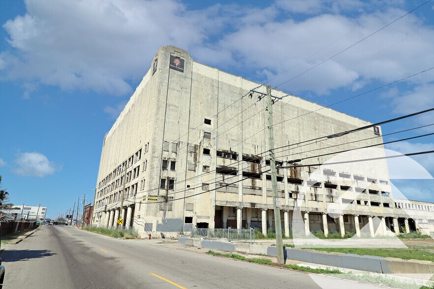 1921 E Ferry St, Detroit, MI for sale - Building Photo - Image 1 of 16