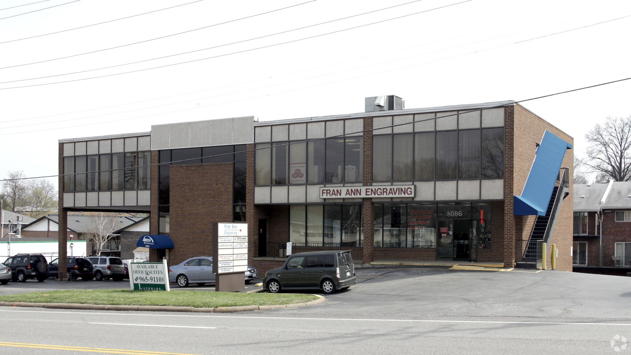 80848086 Watson Rd, ster Groves, MO 63119