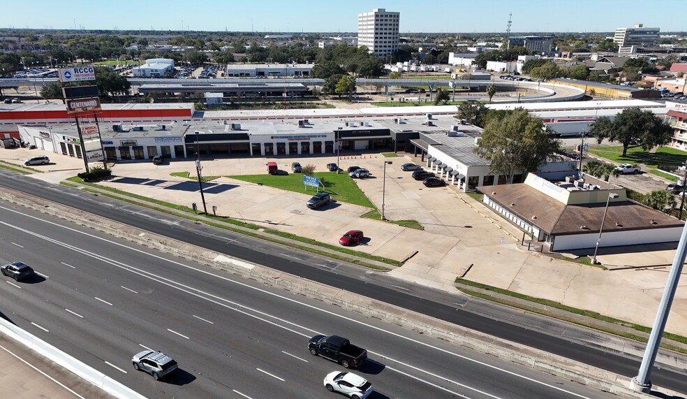 9882-9898 Southwest Fwy, Houston, TX for sale - Building Photo - Image 2 of 5