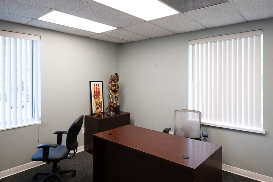 100 Weymouth St, Rockland, MA for lease - Building Photo - Image 3 of 27