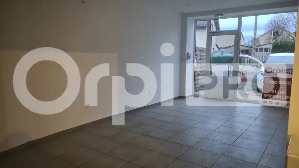 Retail in Huriel for lease Interior Photo- Image 1 of 6