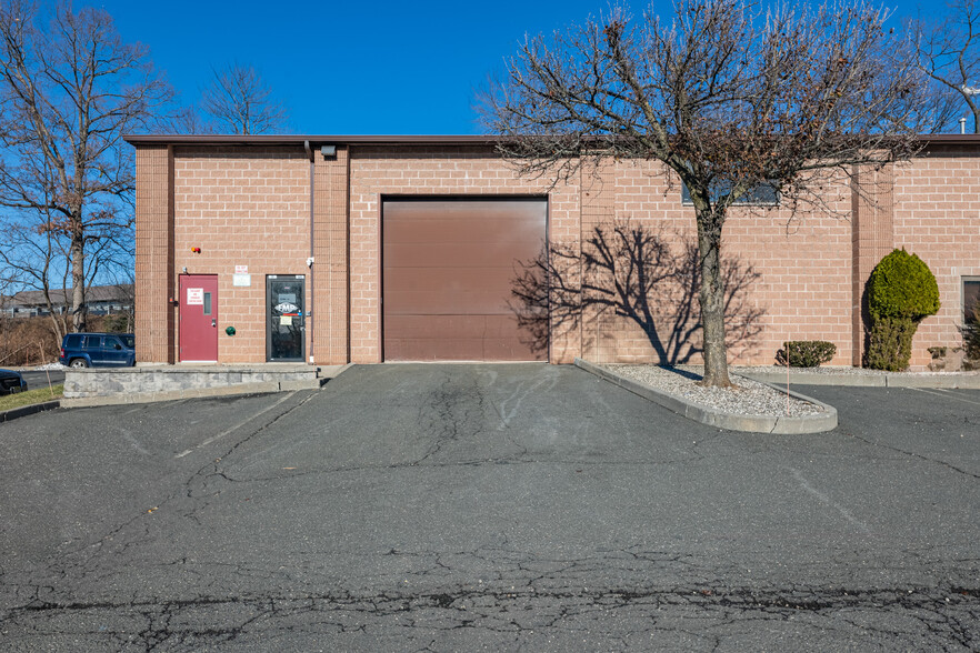 351 Spook Rock Rd, Suffern, NY for lease - Building Photo - Image 1 of 15