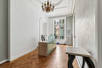 55 Rue Pierre Charron, Paris for lease Interior Photo- Image 2 of 14