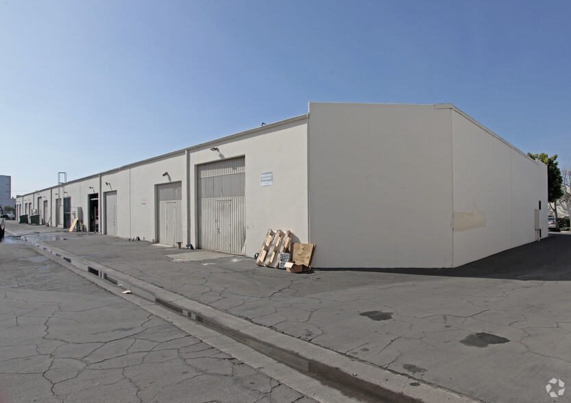 130-152 E Garry Ave, Santa Ana, CA for lease - Building Photo - Image 3 of 5