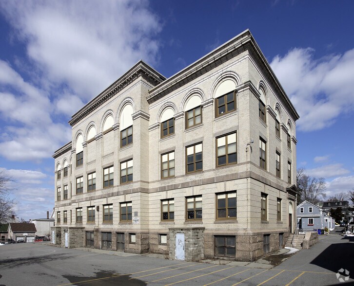 439 Pine St, Fall River, MA for sale - Primary Photo - Image 1 of 1