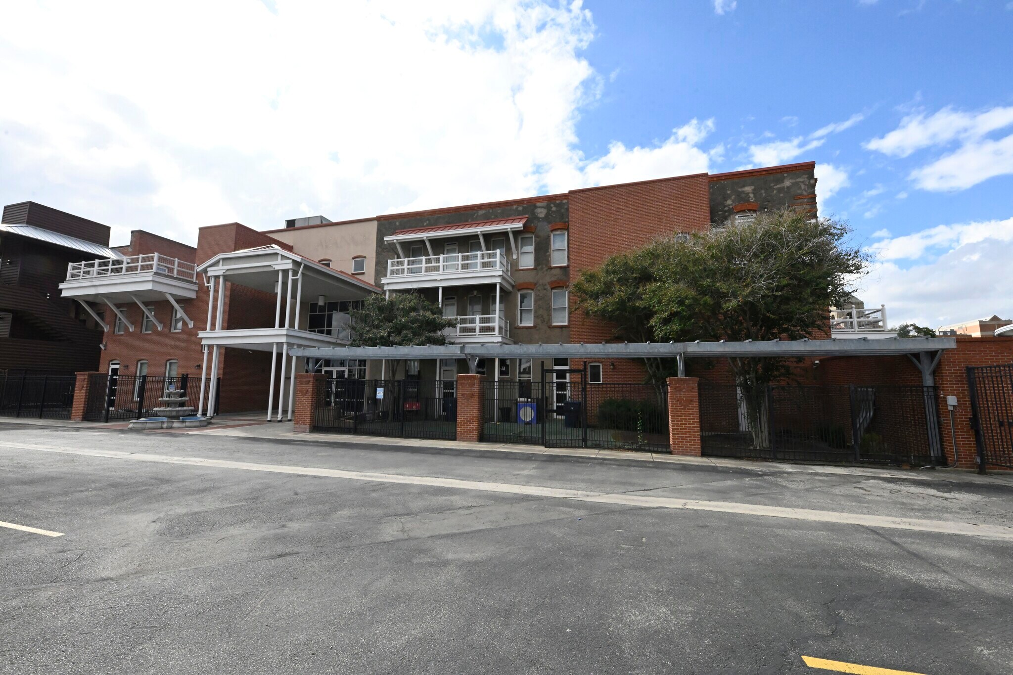118 N Medina, San Antonio, TX for lease Building Photo- Image 1 of 23