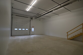 406 Harold Dow Hwy, Eliot, ME for lease Interior Photo- Image 1 of 8