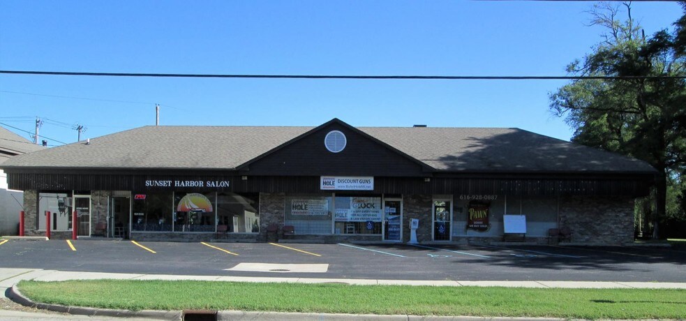 759-765 E 8th St, Holland, MI for sale - Primary Photo - Image 1 of 1