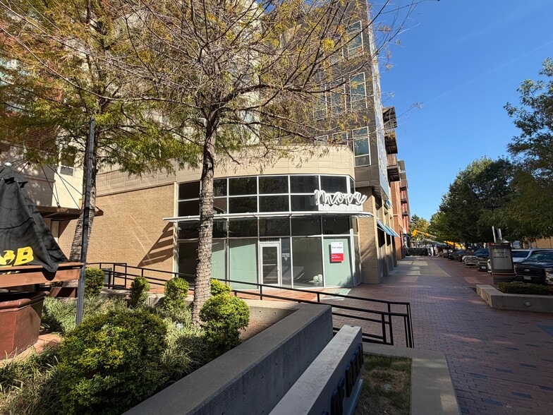 W 7th St, Fort Worth, TX for lease - Building Photo - Image 2 of 6