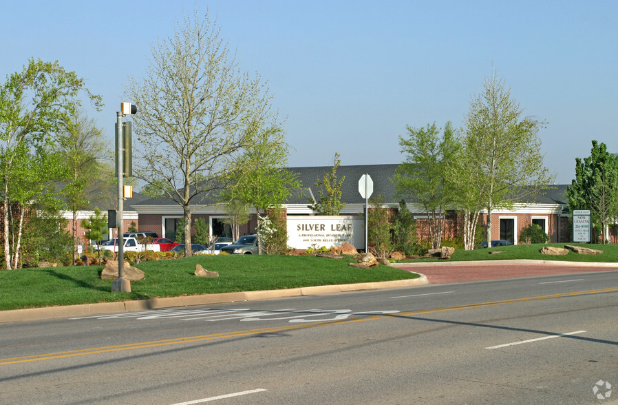 609 S Kelly Ave, Edmond, OK for sale - Primary Photo - Image 1 of 1