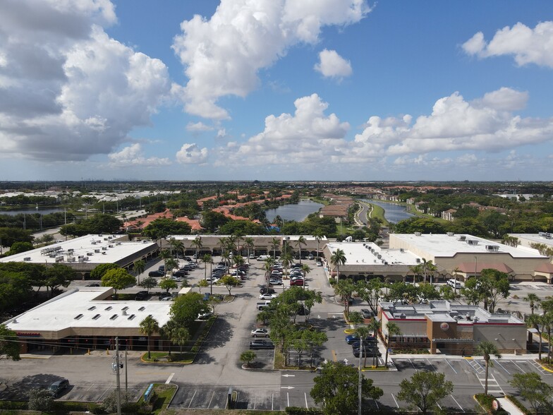 11210-11300 Pines Blvd, Pembroke Pines, FL for lease - Building Photo - Image 1 of 13