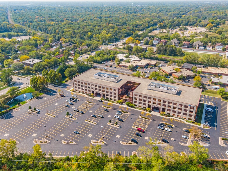 630-650 Dundee Rd, Northbrook, IL for lease - Building Photo - Image 2 of 16