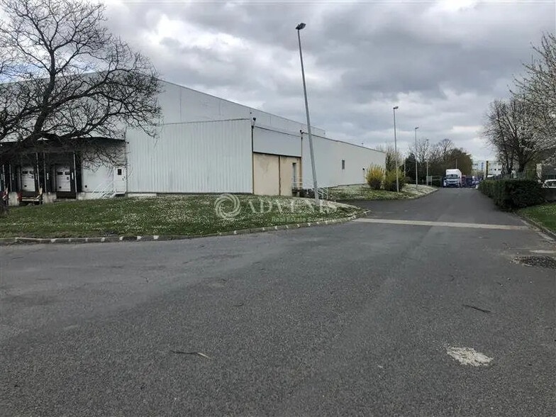 Industrial in Tremblay-en-France for lease - Building Photo - Image 1 of 7