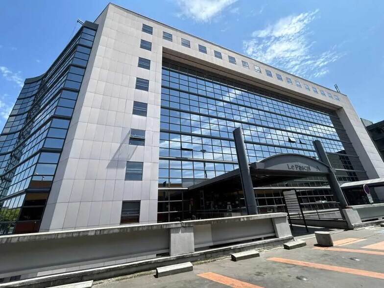 Office in Créteil for lease - Building Photo - Image 1 of 4