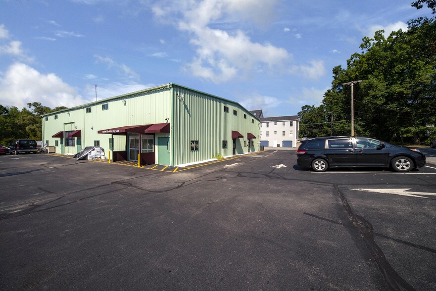 17 Darrin Rd, Dracut, MA 01826