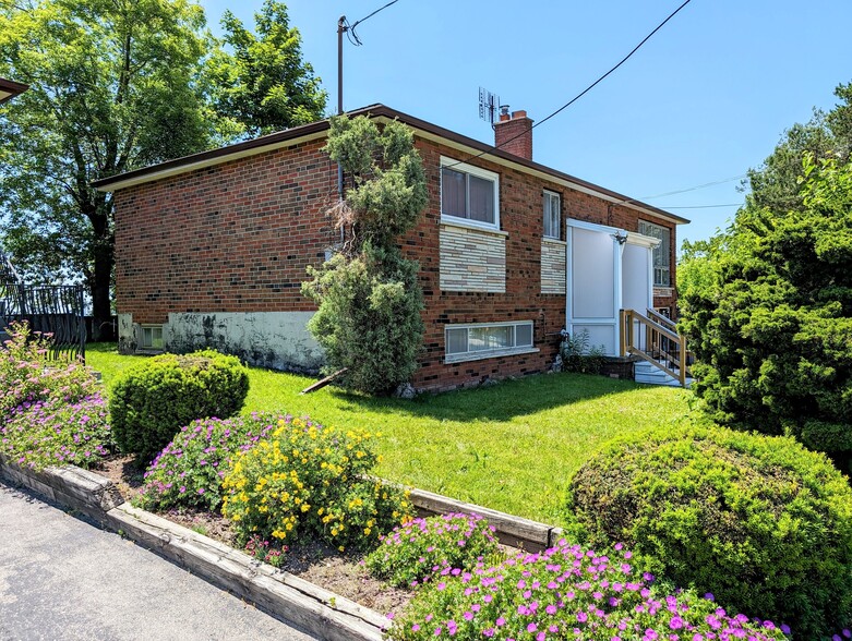 33 Venn Cres, Toronto, ON for sale - Building Photo - Image 2 of 4