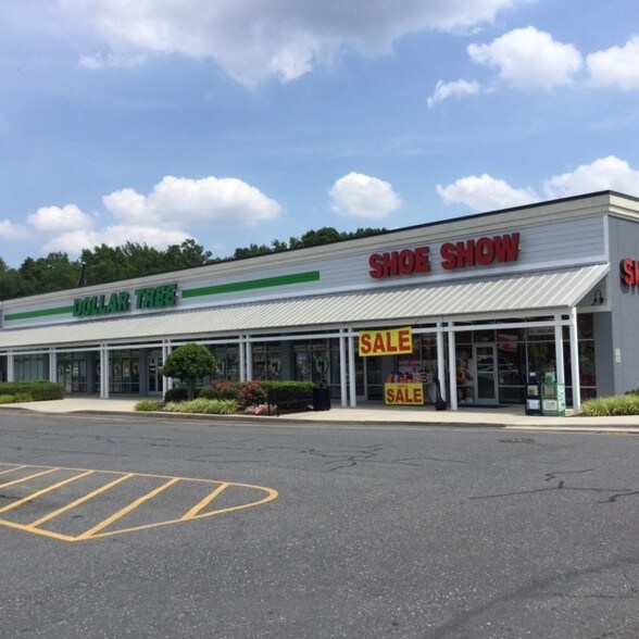 157-187 Montgomery Xing, Biscoe, NC for sale - Building Photo - Image 1 of 1