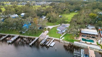 10500-10501 Bridgewood Dr, Riverview FL - Commercial Real Estate