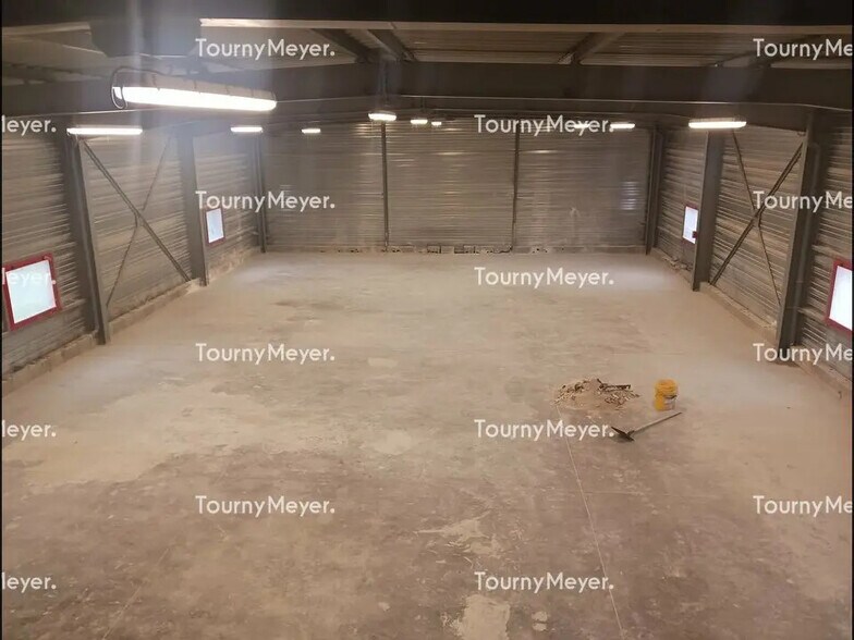 Flex in Vertou for lease - Interior Photo - Image 3 of 5