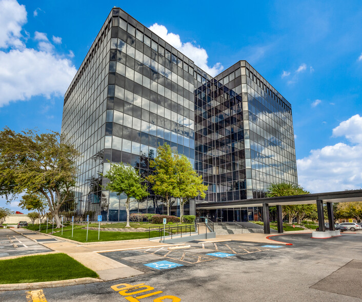 13201 Northwest Fwy, Houston, TX for lease - Building Photo - Image 1 of 6