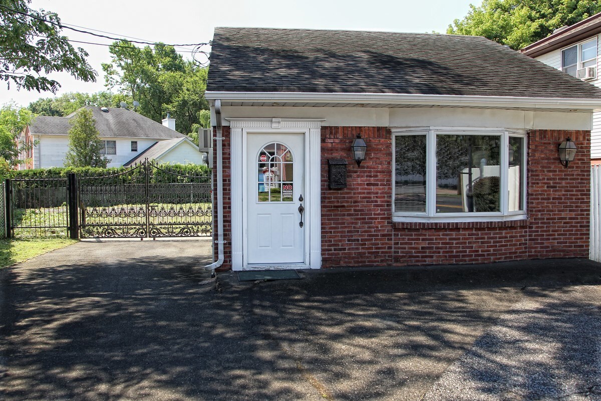 5086 Amboy Rd, Staten Island, NY for sale Primary Photo- Image 1 of 1