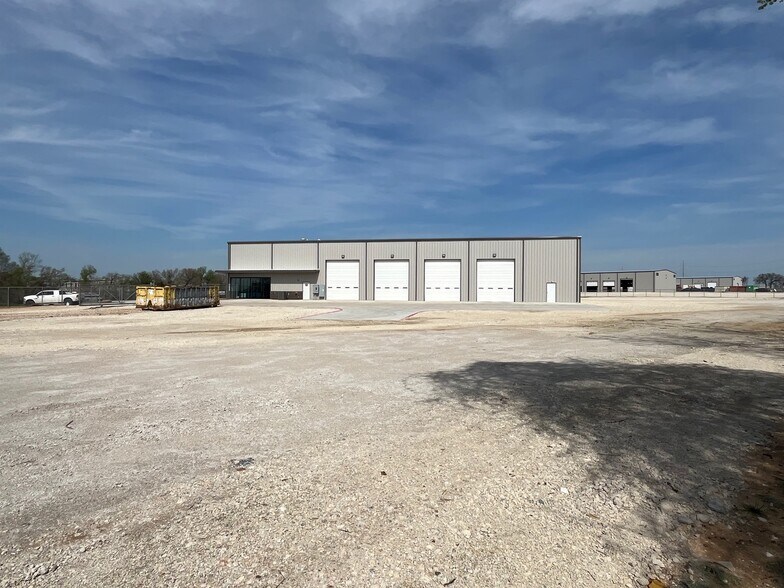 1009 Prosperity Way, Aubrey, TX for sale - Primary Photo - Image 1 of 1