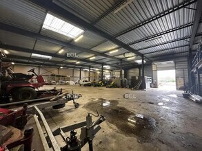 Flex in Montigny-le-Bretonneux for lease Interior Photo- Image 2 of 4