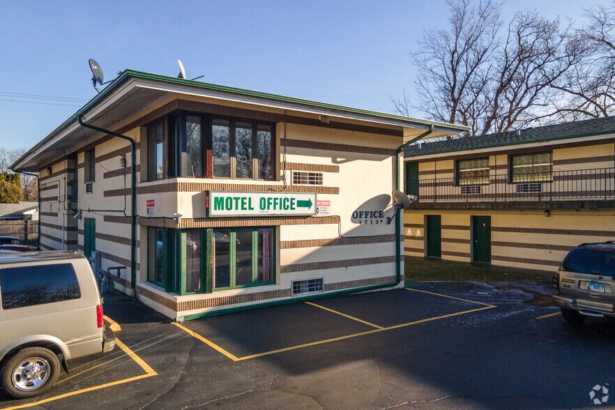 1713 Sheridan Rd, Zion, IL 60099