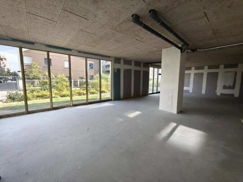 Retail in VILLENEUVE-D'ASCQ for lease - Interior Photo - Image 1 of 3