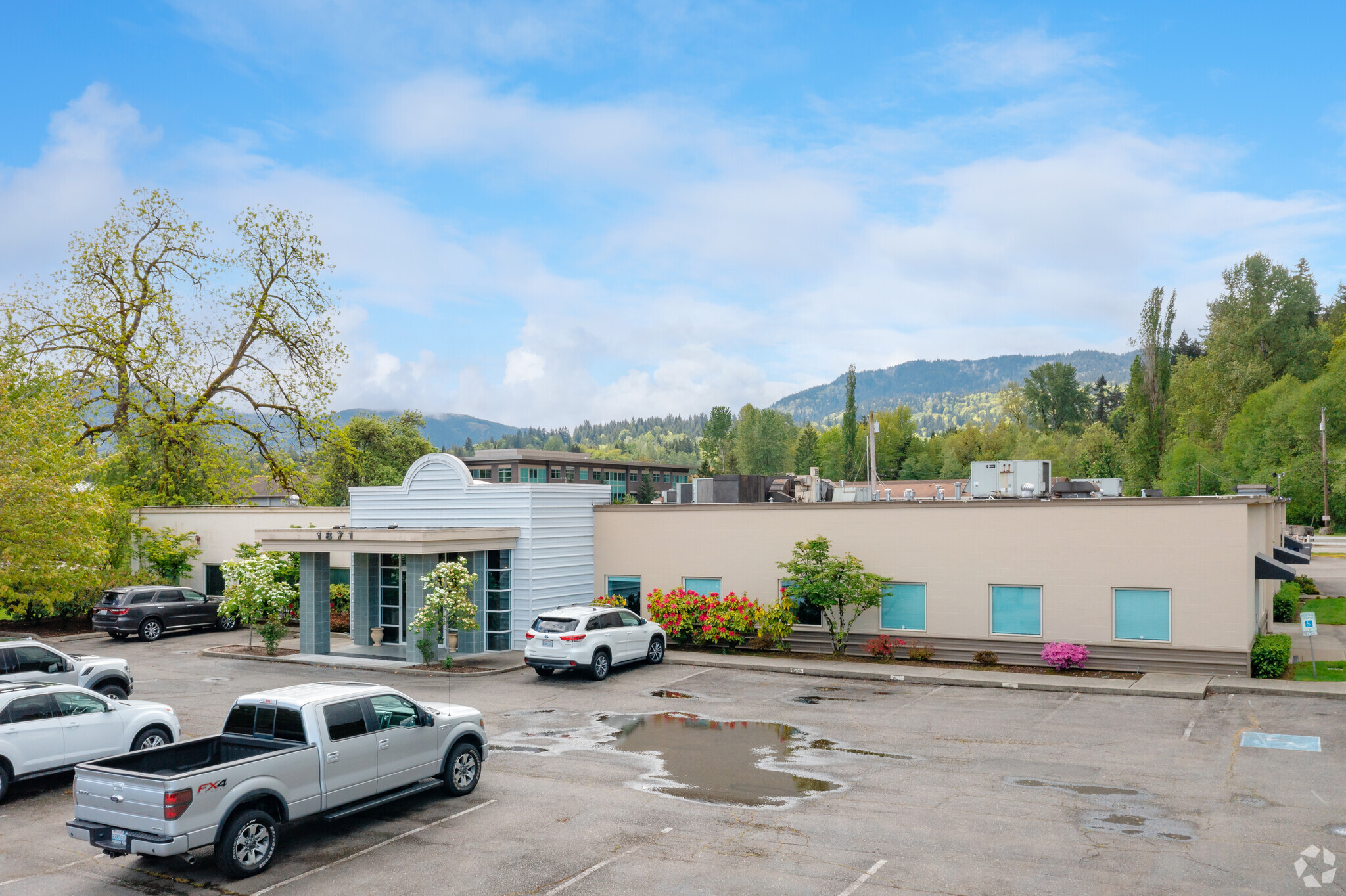 1871 NW Gilman Blvd, Issaquah, WA for lease Primary Photo- Image 1 of 7