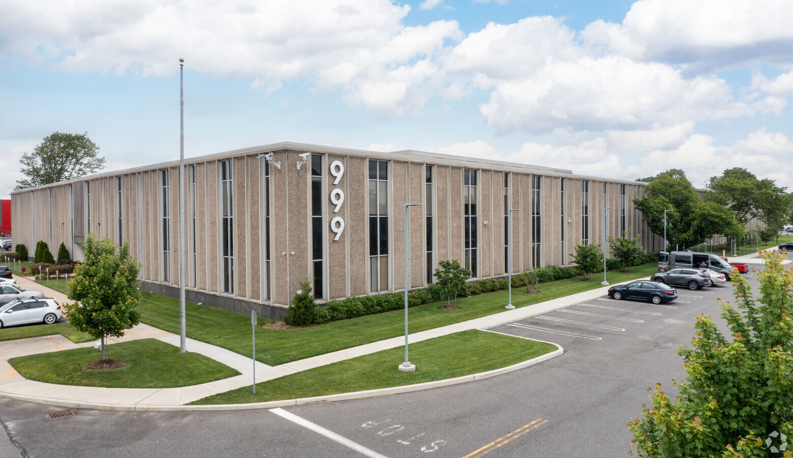 999 Stewart Ave, Bethpage, NY 11714 - Sterling Corporate Center | LoopNet