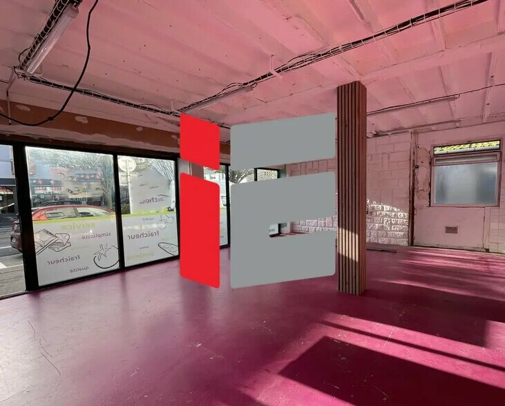 Retail in Lorient for lease - Interior Photo - Image 1 of 7