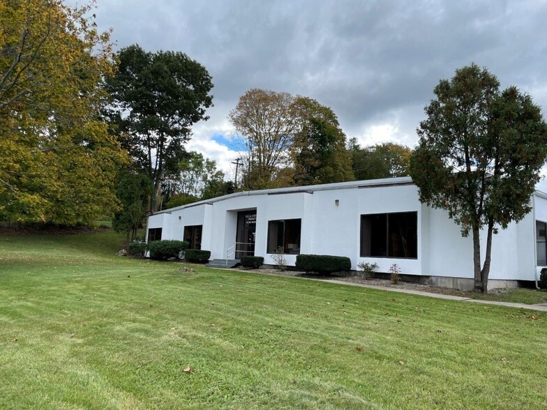 50-52 Miry Brook Rd, Danbury, CT for lease - Building Photo - Image 1 of 7