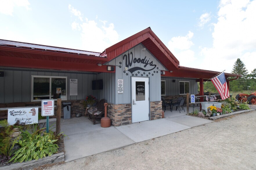 N7625 Parkway Rd, Crivitz, WI for sale - Building Photo - Image 1 of 1