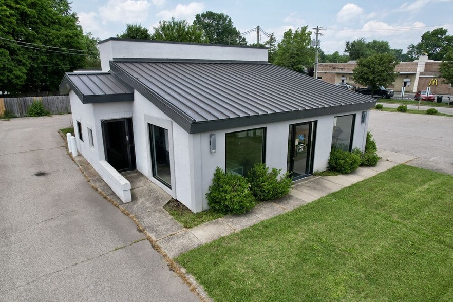 2615 Charlestown Rd, New Albany, IN for lease - Primary Photo - Image 1 of 21