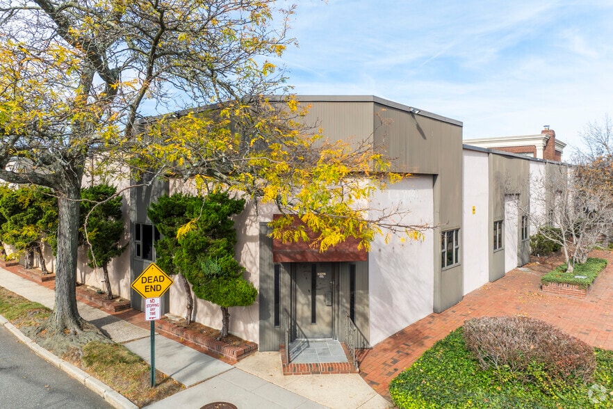 410 Ocean Ave, Lynbrook, NY for sale - Primary Photo - Image 1 of 1
