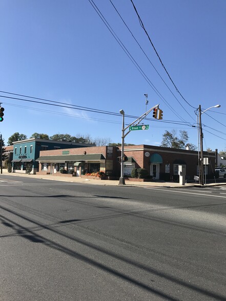 674-682 Broad St, Shrewsbury, NJ for lease - Building Photo - Image 2 of 5